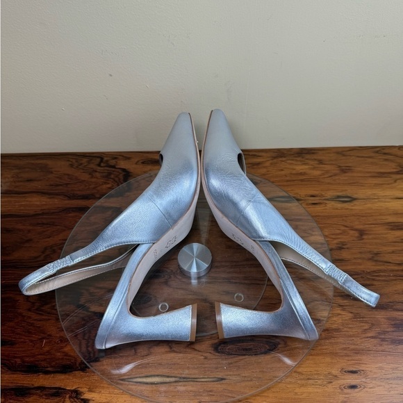 BERNARDO Slingback Pump in silver leather - Picture 15 of 16
